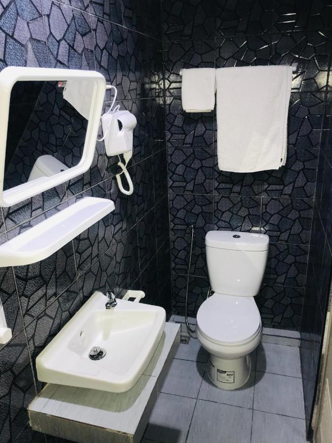 Harrys Resiendence Hotel Bangkok Exterior photo