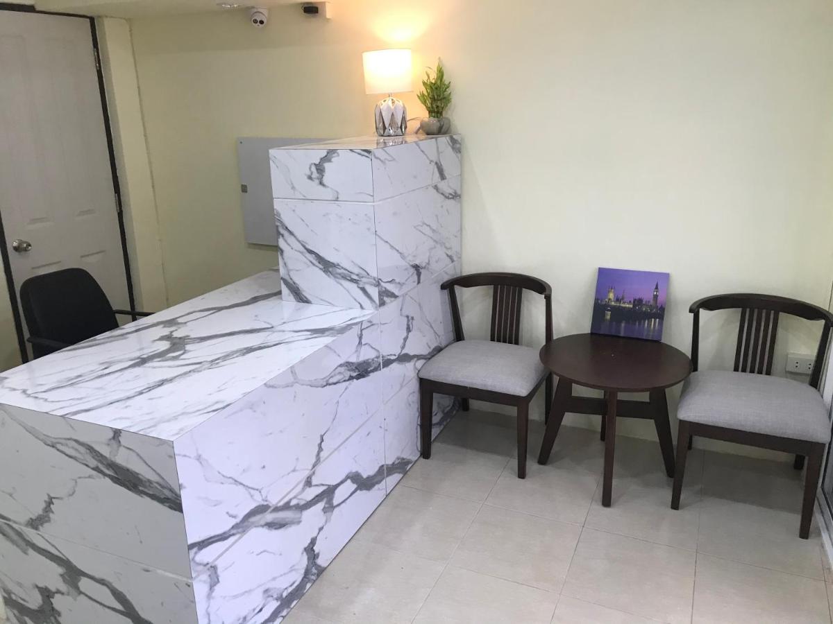 Harrys Resiendence Hotel Bangkok Exterior photo