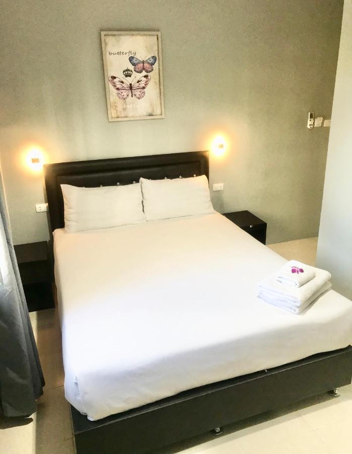 Harrys Resiendence Hotel Bangkok Exterior photo